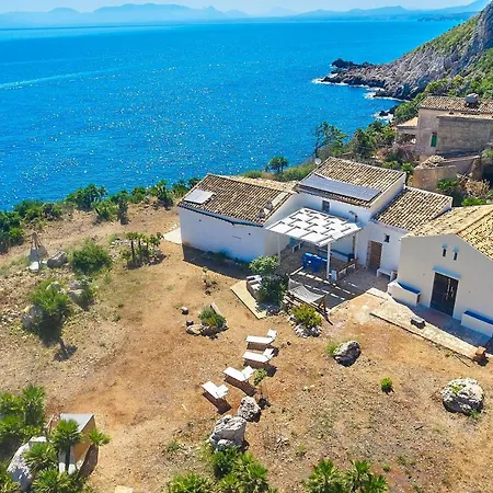 Holiday home Rustico Zingaro